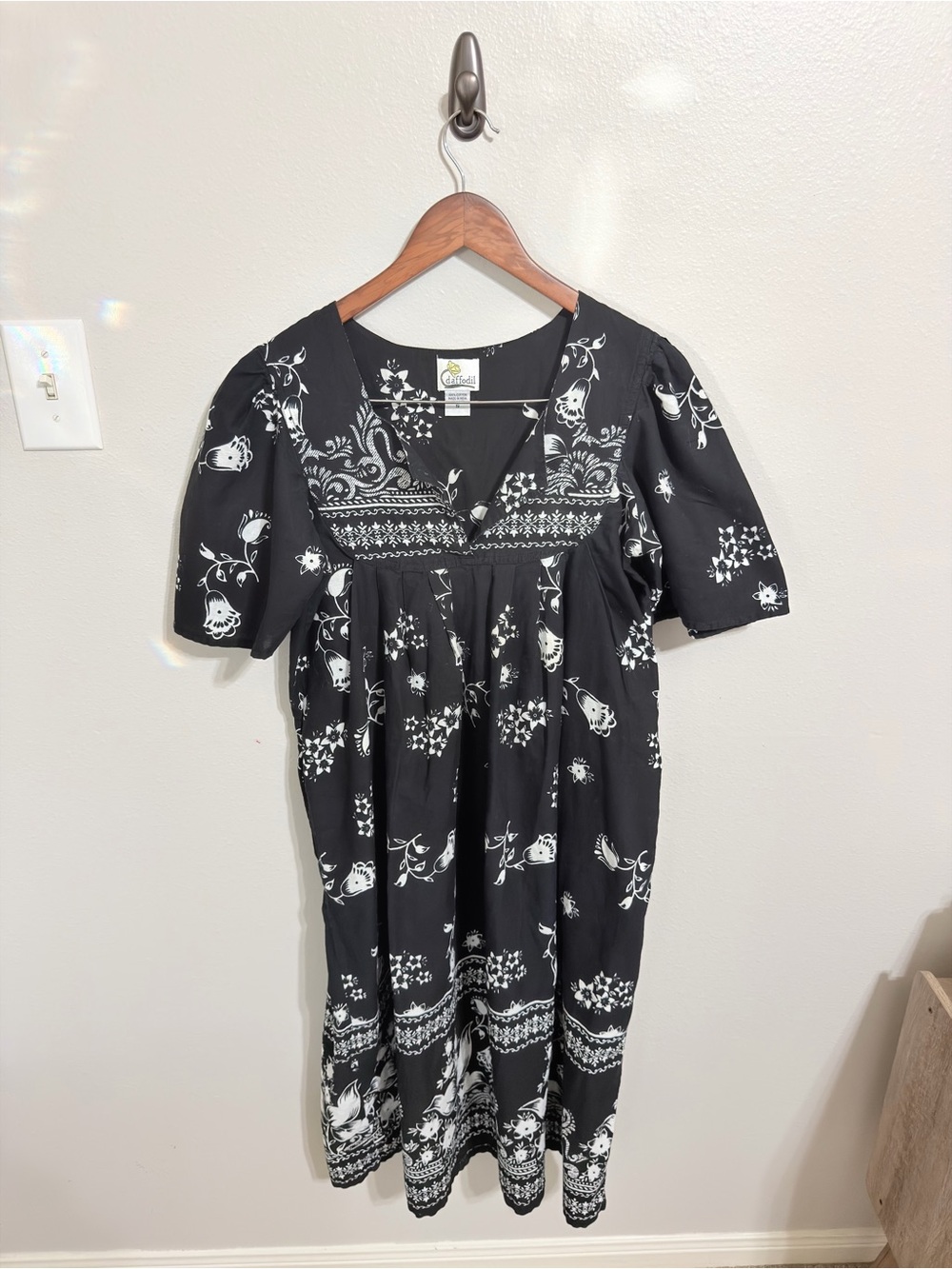 Vintage Daffodil Black White Floral Block Print Boho Midi House Dress
